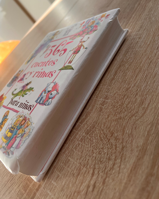 365 Cuentos y Rimas Para Ninas/ 365 Stories & R...