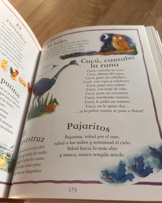 365 Cuentos y Rimas Para Ninas/ 365 Stories & R...