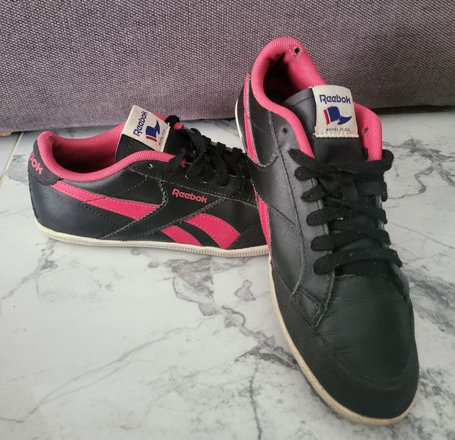 Zapatillas Reebok Negras y fucsia 