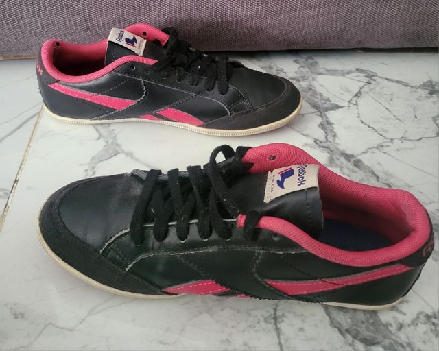 Zapatillas Reebok Negras y fucsia 