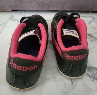 Zapatillas Reebok Negras y fucsia 
