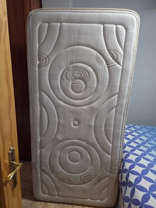 Colchón y somier de láminas con patas