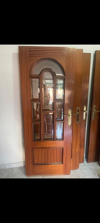 Puertas de madera con y sin cristal. Precio unidad