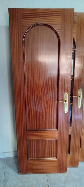 Puertas de madera con y sin cristal. Precio unidad