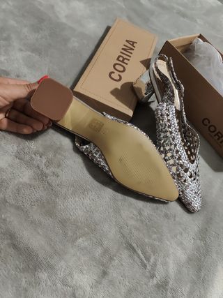 Elegantes tacones de vestir con poco tacon