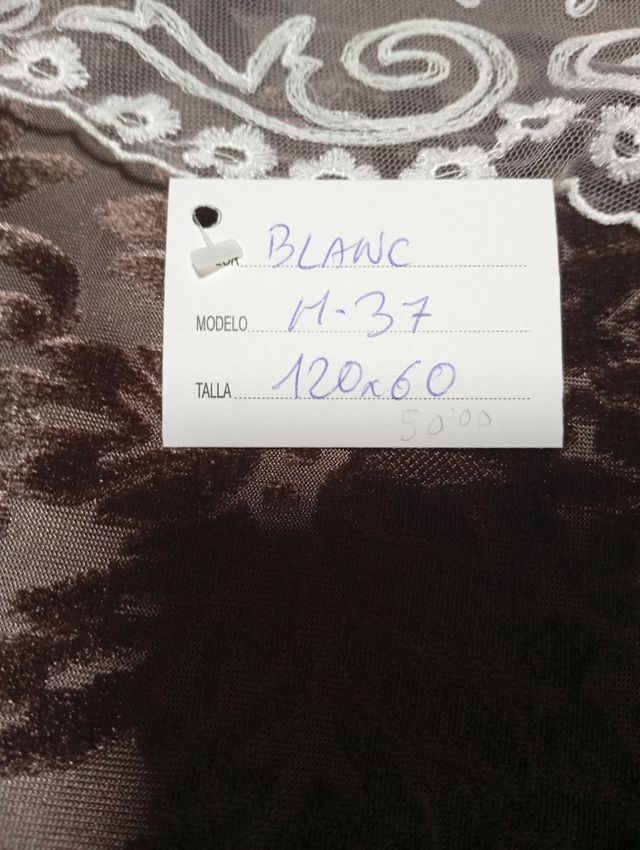 Mantilla media luna encaje blanco niña