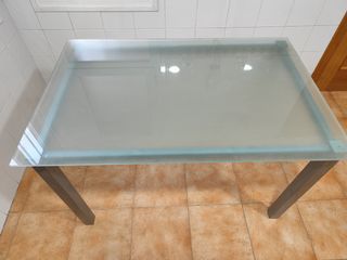 Mesa de cocina cristal opaco y metal