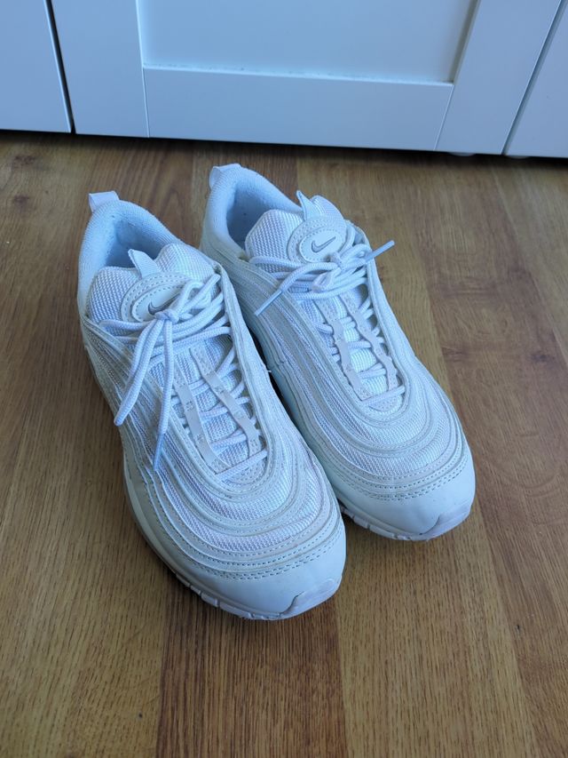 Zapatillas blancas con cámara de aire 97.  Hacco