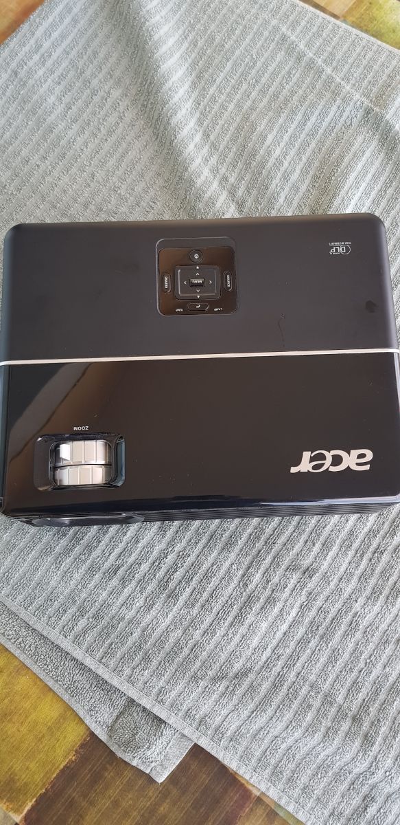 Proyector Acer usado muy poco.