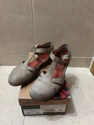 Sandalias Yokono Talla 38 color tierra. 