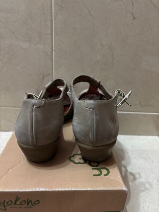 Sandalias Yokono Talla 38 color tierra. 