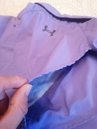 Camisa UNDER ARMOUR
Manga corta.Deportiva.Outdoor