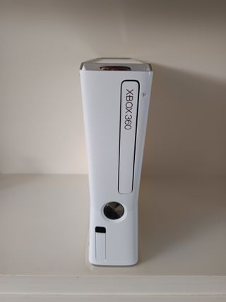 Xbox 360 Slim Blanca 500GB + 3 mandos