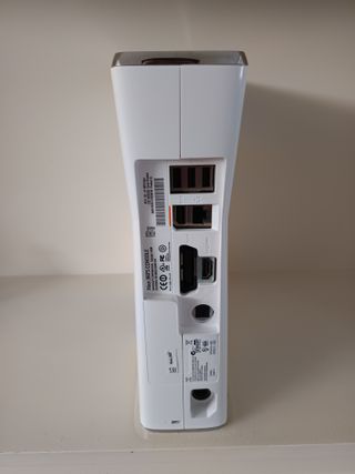 Xbox 360 Slim Blanca 500GB + 3 mandos