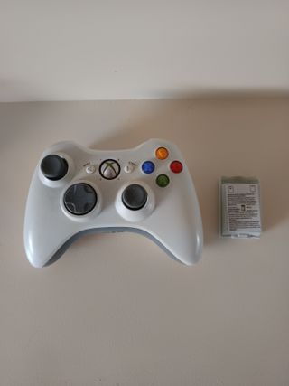 Xbox 360 Slim Blanca 500GB + 3 mandos