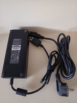 Xbox 360 Slim Blanca 500GB + 3 mandos