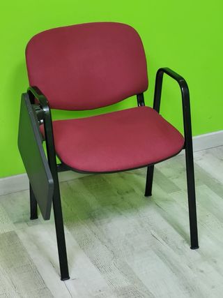 Silla con pupitre de metal