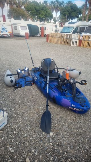 Kayak de pesca con pedal y motor