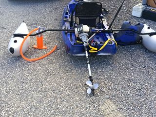 Kayak de pesca con pedal y motor