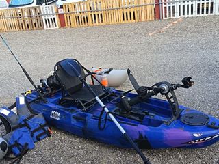 Kayak de pesca con pedal y motor