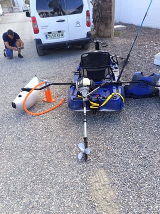 Kayak de pesca con pedal y motor