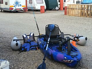 Kayak de pesca con pedal y motor