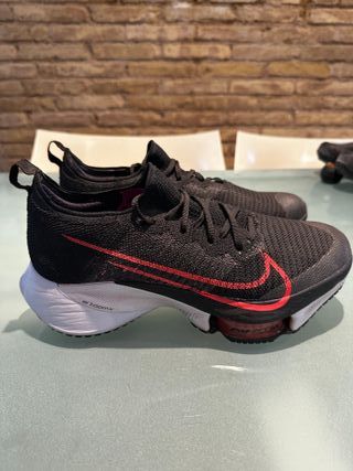 NIKE Air Zoom Tempo Next% 