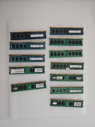 31 CPU AMD y 13 CPU Intel + 12 módulos de RAM.
