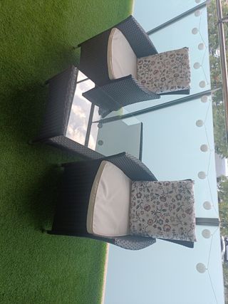Mesa y sillones de exterior