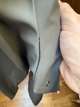 RAINS Modelo Jacket
