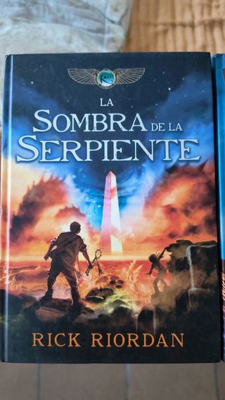 La pirámide roja etc