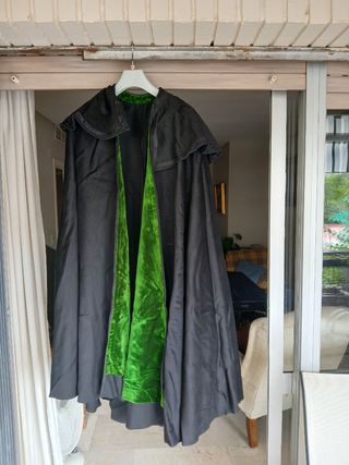 Capa española antigua hombre negra y verde