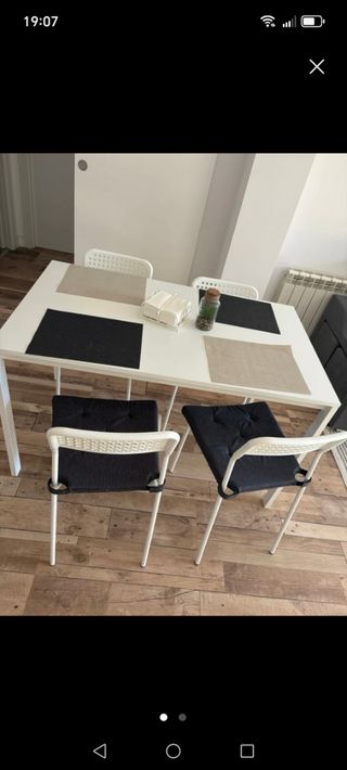 Mesa y 4 Sillas Comedor