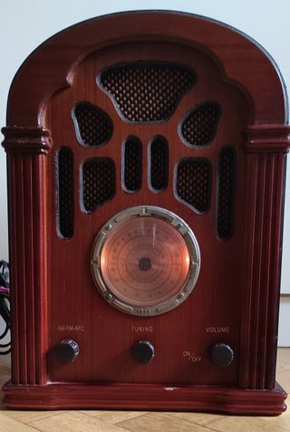 Radio estilo antiguo con cassette