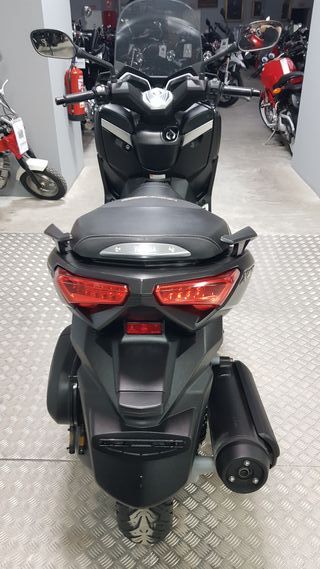 YAMAHA XMAX 125 MOMO DESIGN