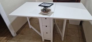 Mesa y 4 sillas 