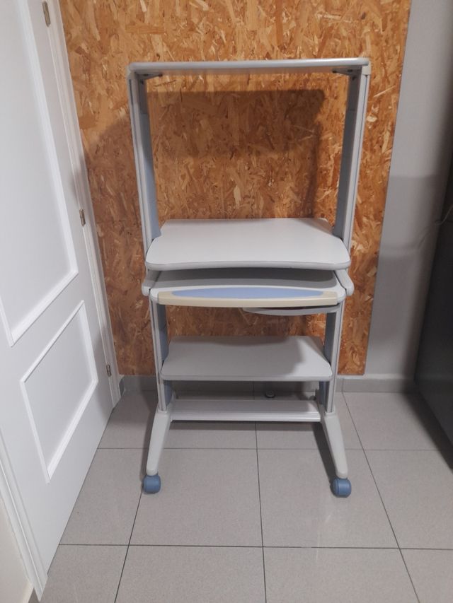 Mesa escritorio ordenador Actiu con ruedas