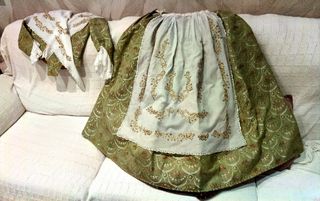 Traje fallera  tradicional.