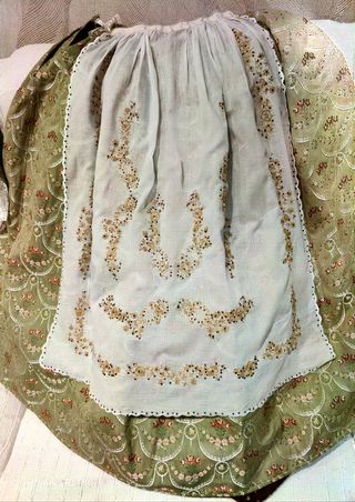 Traje fallera  tradicional.