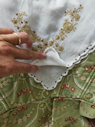 Traje fallera  tradicional.