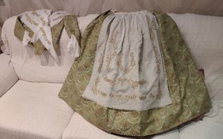 Traje fallera  tradicional.