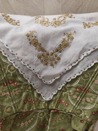 Traje fallera  tradicional.