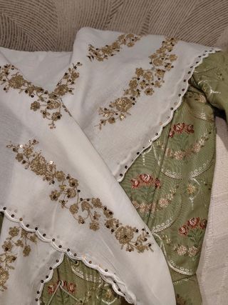 Traje fallera  tradicional.