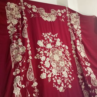 MARAVILLOSA COLCHA TIPO MANTÓN DE MANILA BORDADA