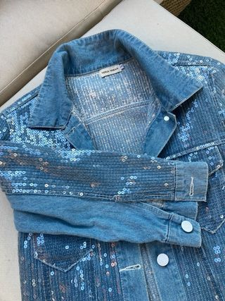 Cazadora vaquera lentejuelas azul y plata