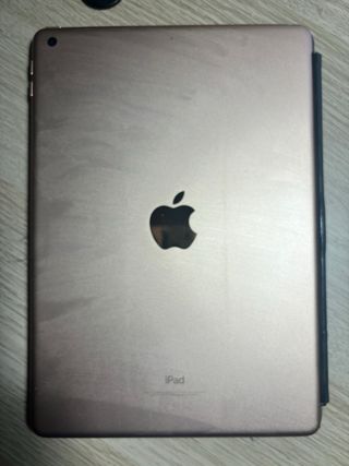 iPad 7ª Gen Dorado con Teclado