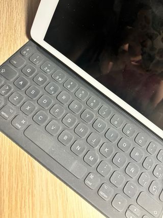 iPad 7ª Gen Dorado con Teclado