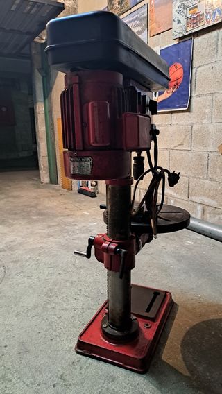 Taladro de columna altura 1000m/m portabrocas 1/13