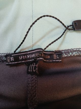 Pantalón deportivo gris y verde