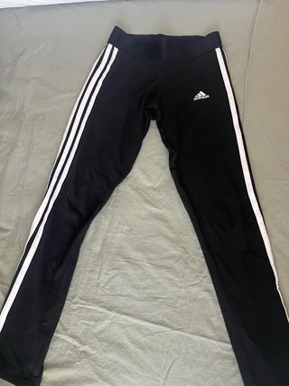 Leggings Adidas negros con rayas blancas